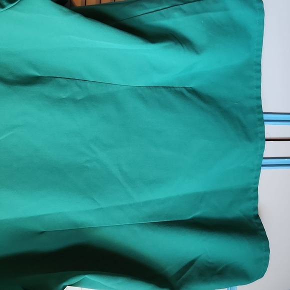 FIGS Green Scrub Top - Picture 10 of 13